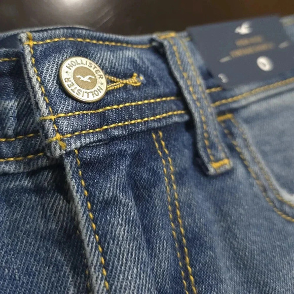 Hollister High-Waisted Distressed Denim Shorts with Sunflower Patch w26 - Picture 13 of 13